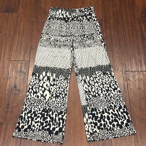Small ROBERT LOUIS Chic Black and White Patterned Pants